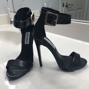 Never been worn Steve Madden heels!